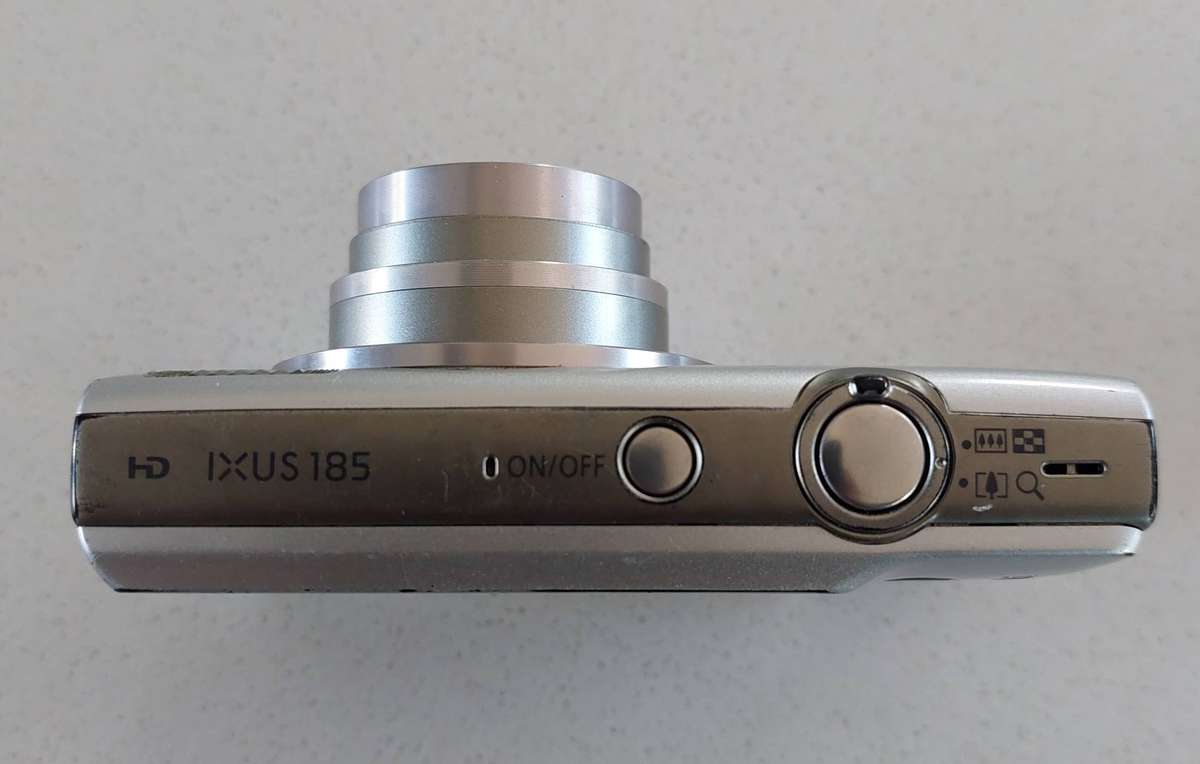 Canon IXUS digital camera 185 (20 m/pixel, 8 x optical zoom, HD video recording)