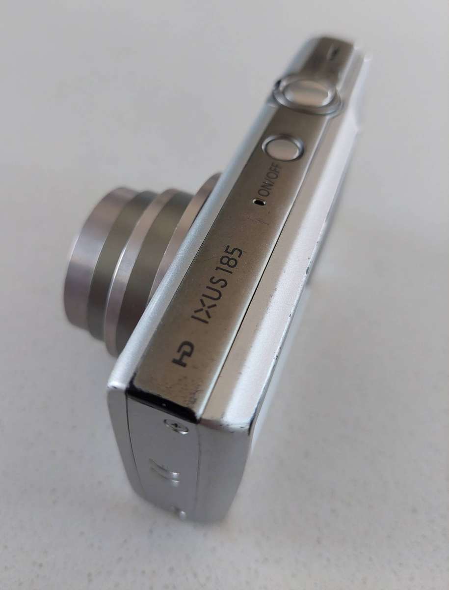 Canon IXUS digital camera 185 (20 m/pixel, 8 x optical zoom, HD video recording)