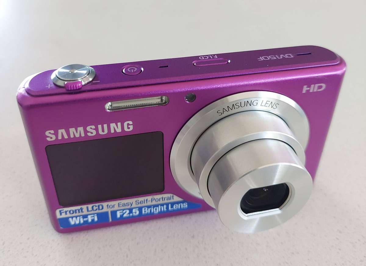 Samsung digital camera DV150F Wi-Fi (16.2 m/pixel, 5 x optical zoom, HD video recording)