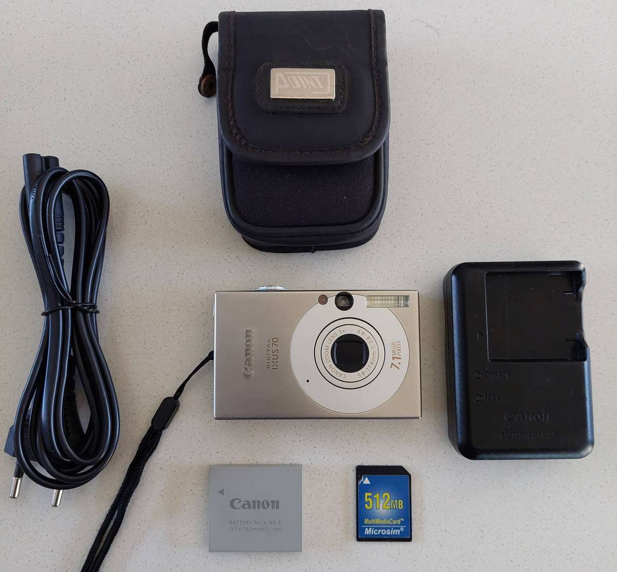 Canon IXUS digital camera 70 (7.1 m/pixel, 3 x optical zoom, video recording)