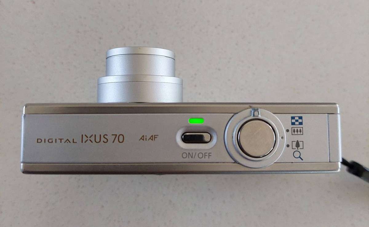 Canon IXUS digital camera 70 (7.1 m/pixel, 3 x optical zoom, video recording)