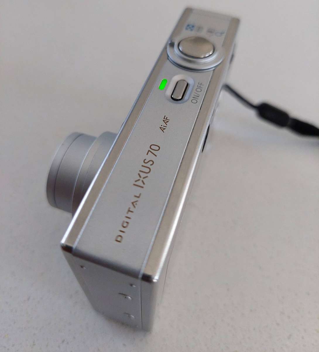 Canon IXUS digital camera 70 (7.1 m/pixel, 3 x optical zoom, video recording)