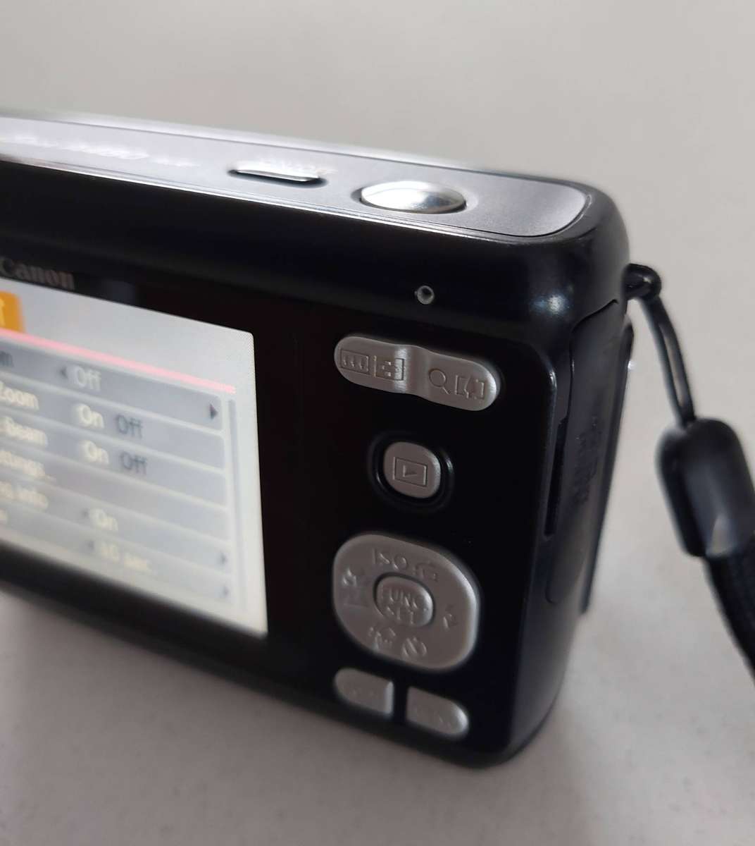 Canon PowerShot digital camera A480 (10 m/pixel, 3.3 x optical zoom, video recording)