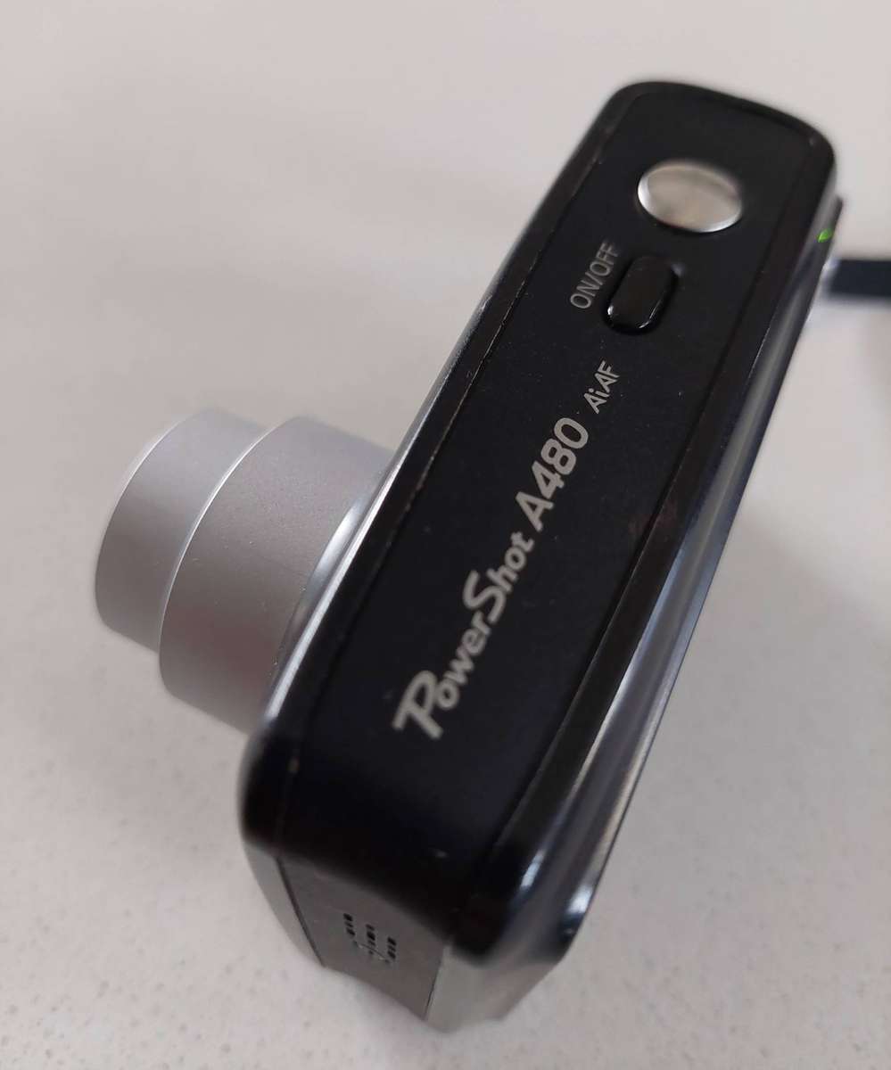 Canon PowerShot digital camera A480 (10 m/pixel, 3.3 x optical zoom, video recording)