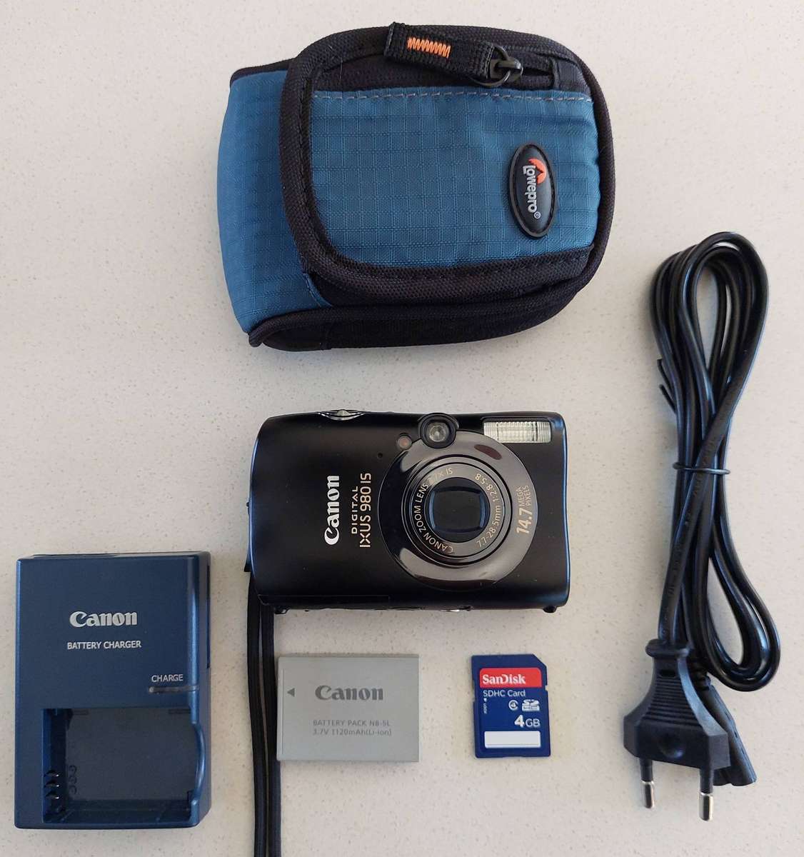 Canon IXUS digital camera 980 IS (14.7 m/pixel, 3.7 x optical zoom, video recording)