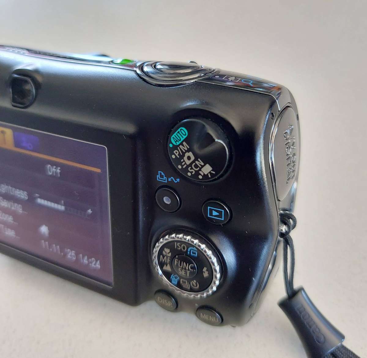 Canon IXUS digital camera 980 IS (14.7 m/pixel, 3.7 x optical zoom, video recording)