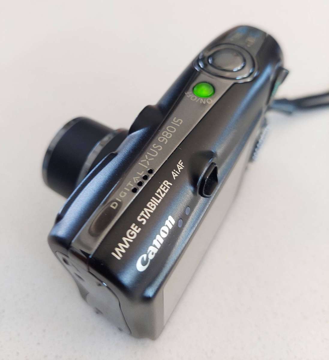 Canon IXUS digital camera 980 IS (14.7 m/pixel, 3.7 x optical zoom, video recording)