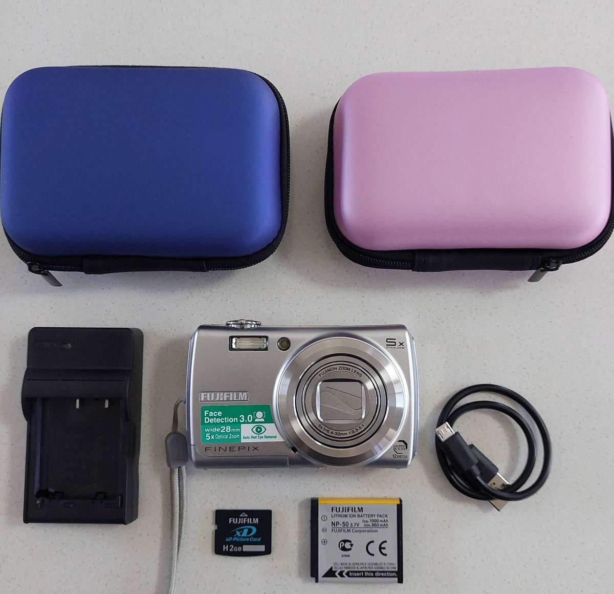 FujiFilm FinePix digital camera F100 fd (12 m/pixel, 5 x optical zoom, video recording)