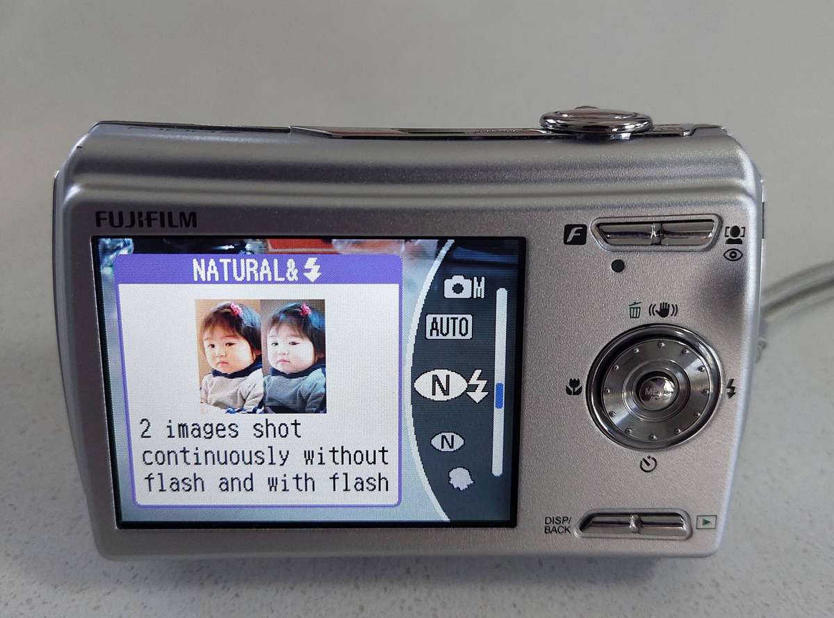FujiFilm FinePix digital camera F100 fd (12 m/pixel, 5 x optical zoom, video recording)