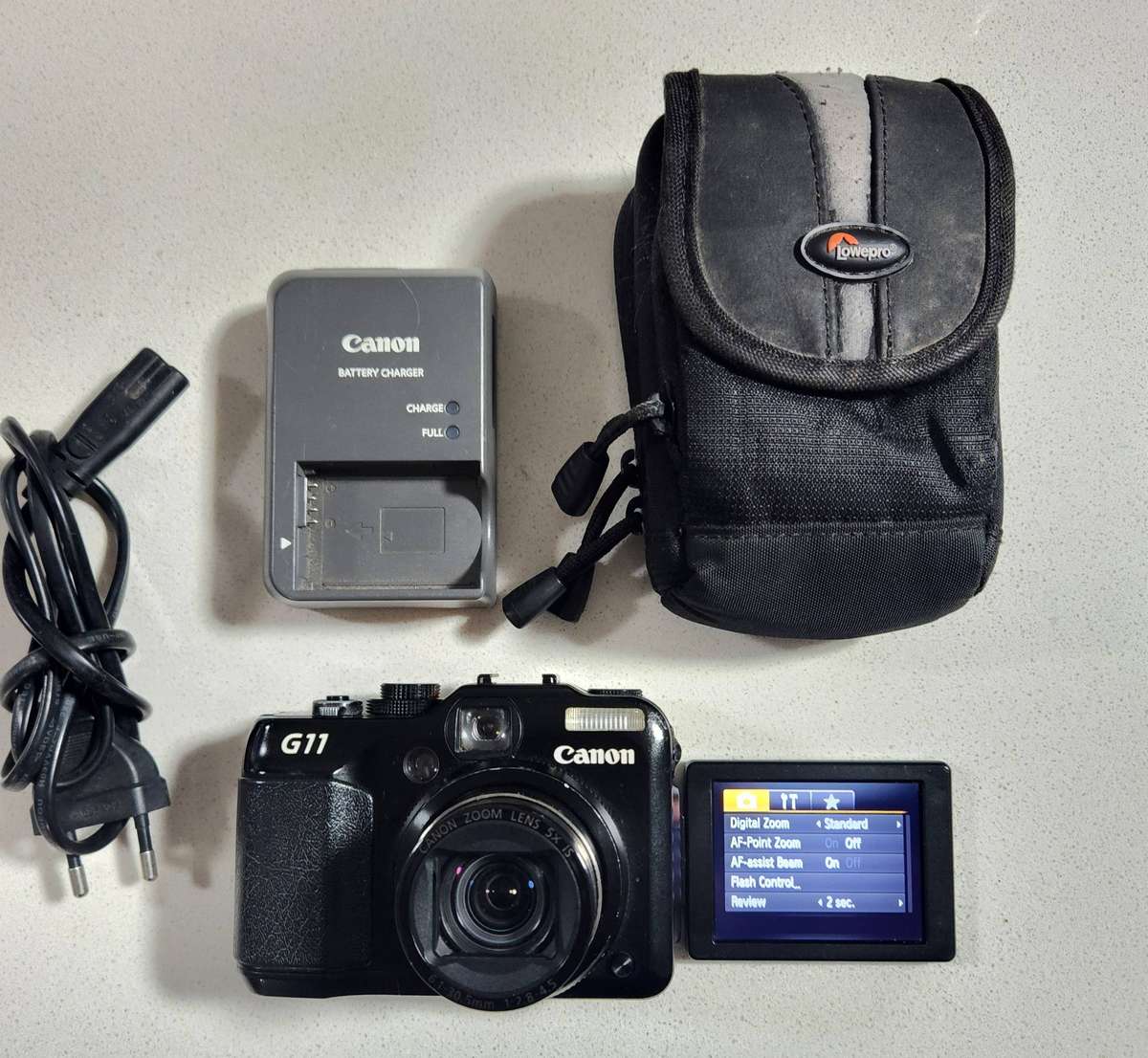 Canon G11 - Jpeg and RAW, 10 m/pixel, 5 x optical zoom, video recording