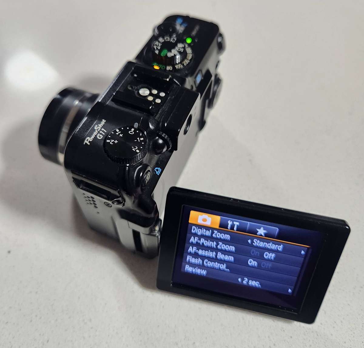 Canon G11 - Jpeg and RAW, 10 m/pixel, 5 x optical zoom, video recording