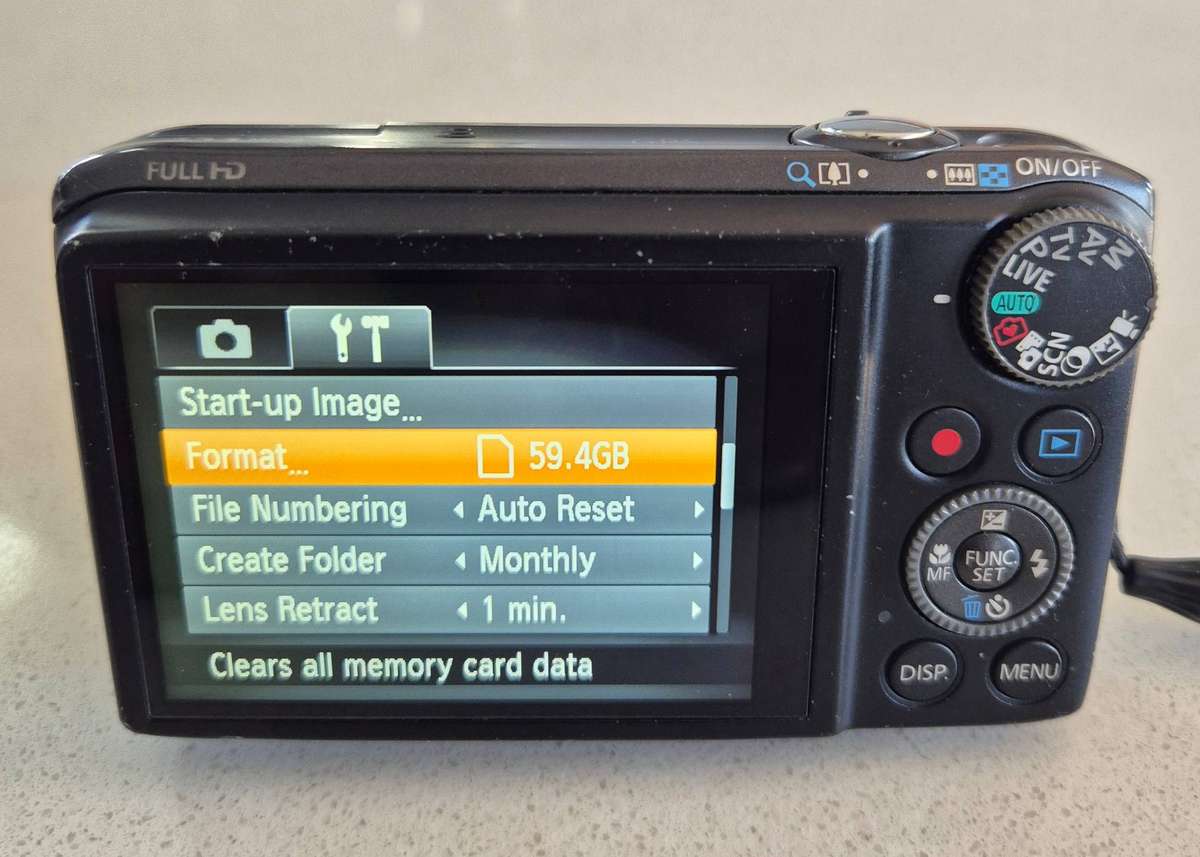 Canon Powershot digital camera SX260 HS GPS (12.1 m/pixel, 20 x optical zoom, Full HD video)