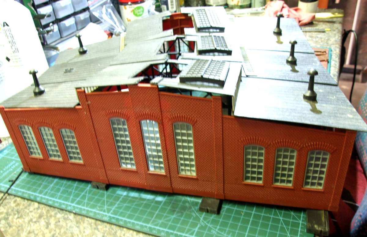 SCENERY HO:  On Auction is this European Plastic 3 Loco Shed in Fair Used Dis-assembled Condition.