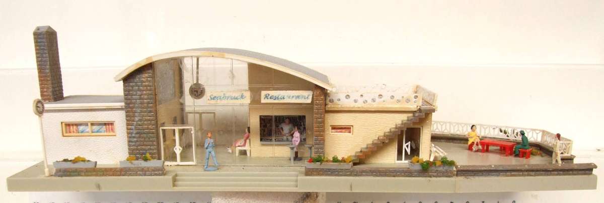 FALLER HO/OO:  On Auction is this Nice Plastic Restaurant Building in Fair Used Condition.
