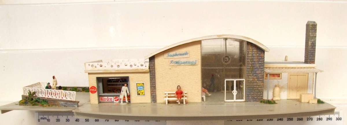 FALLER HO/OO:  On Auction is this Nice Plastic Restaurant Building in Fair Used Condition.