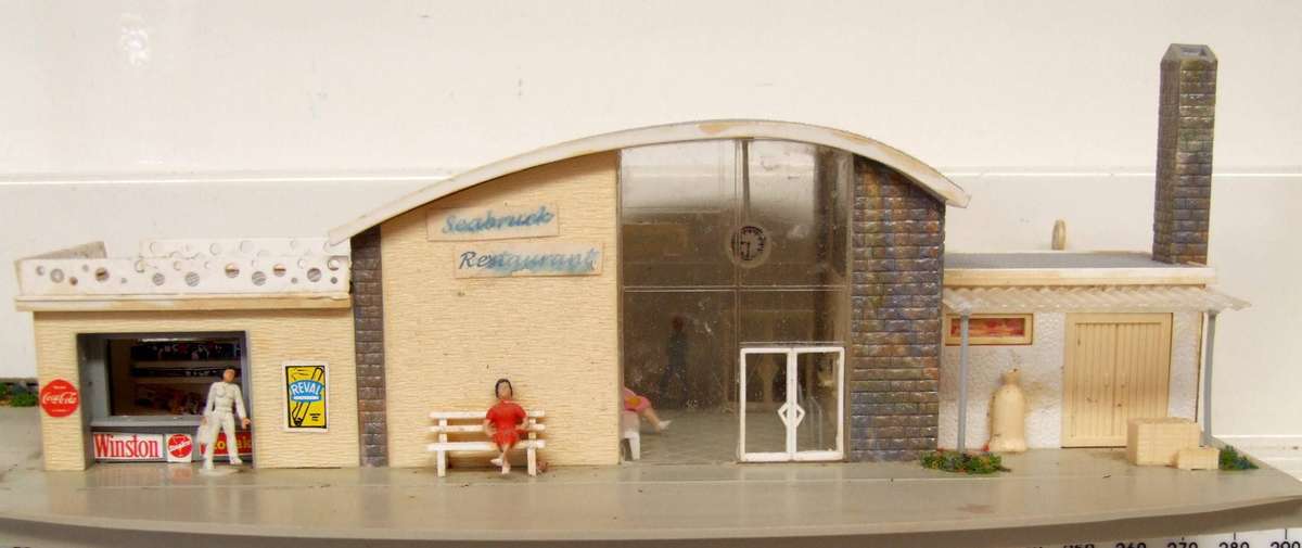 FALLER HO/OO:  On Auction is this Nice Plastic Restaurant Building in Fair Used Condition.