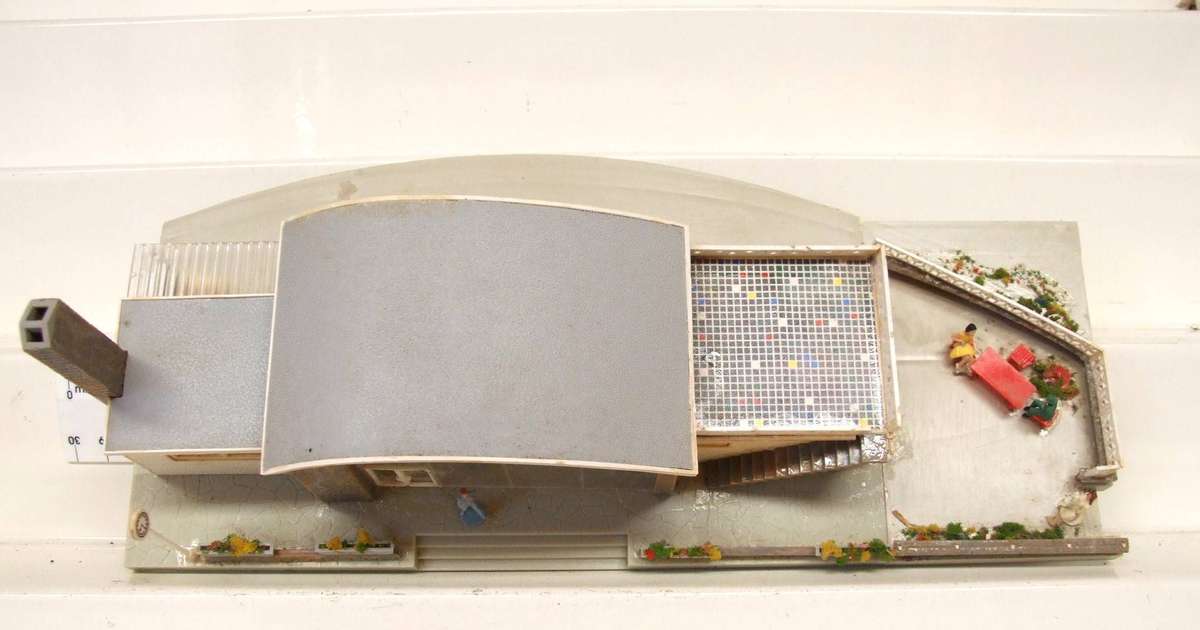 FALLER HO/OO:  On Auction is this Nice Plastic Restaurant Building in Fair Used Condition.