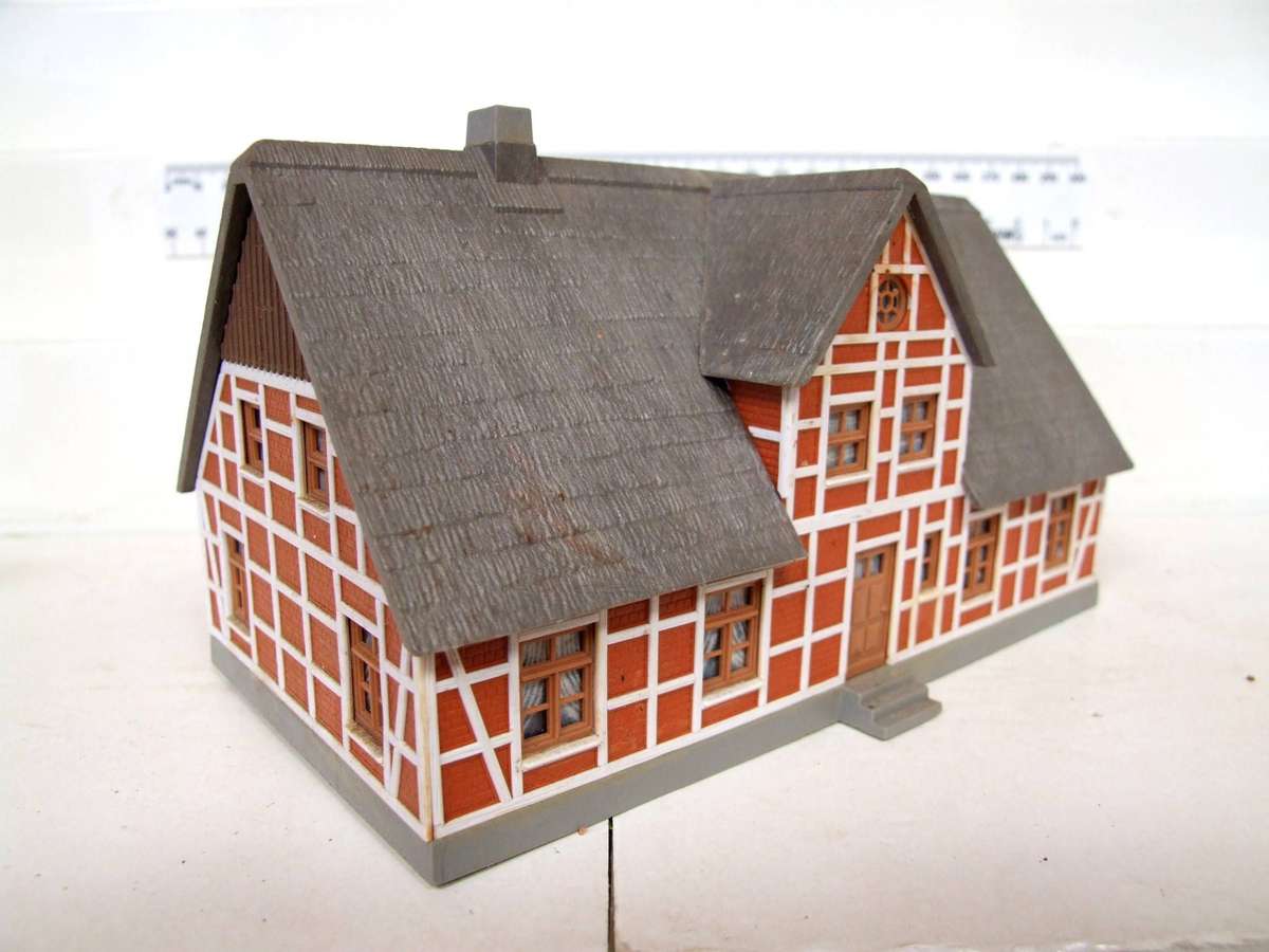 KIBRI HO/OO:  On Auction is this German Style Plastic Building in Fair Used Condition.