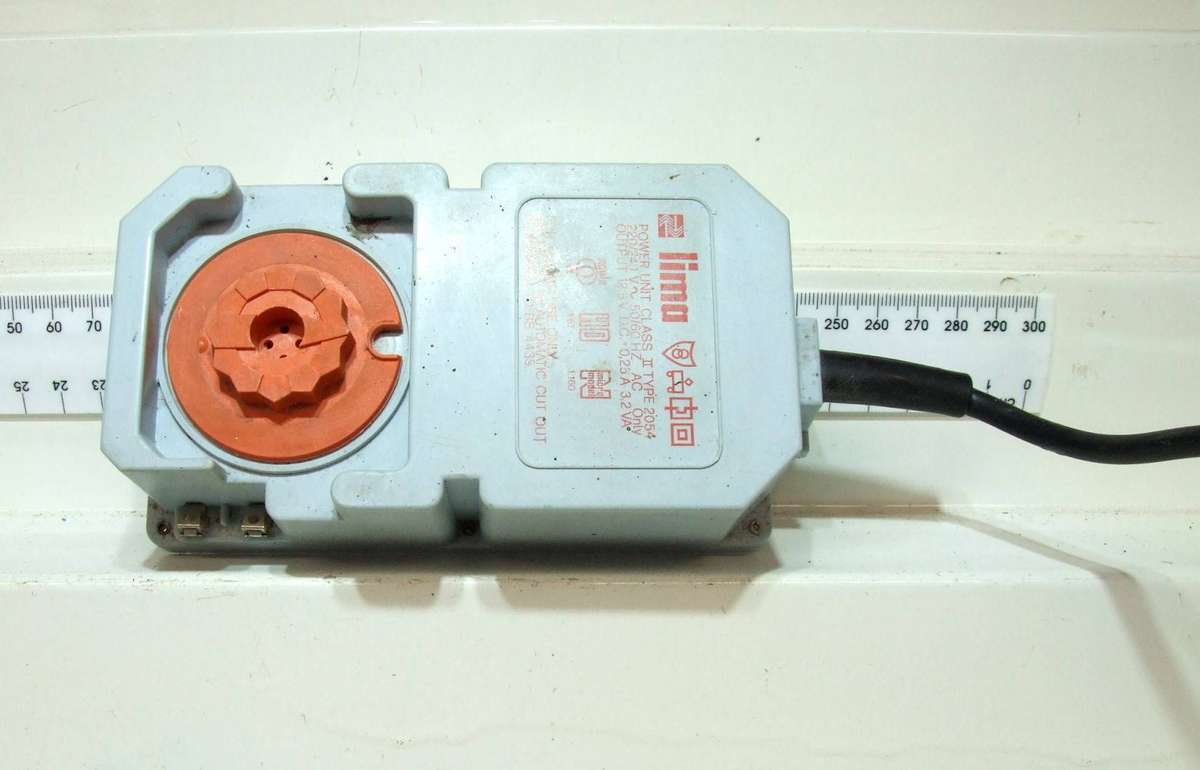 LIMA POWER SUPPLY: 220V/12.5V DC Power Supply/Controller in good un-boxed condition(Italy)