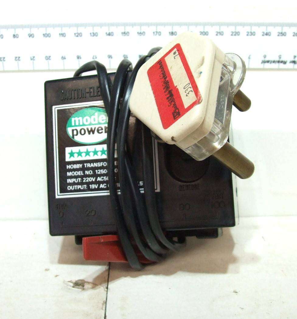 MODEL POWER SUPPLY: 220V/18V DC/AC Power Supply/Controller in good un-boxed condition(Hong Kong)