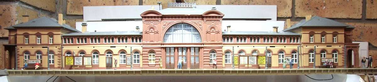 FALLER HO/OO:  On Auction is this Large(70cm) Plastic Station Building in Fair Used Condition.(W-GR)
