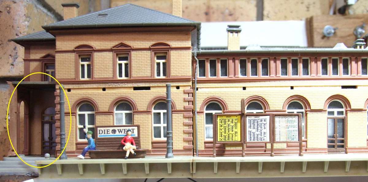 FALLER HO/OO:  On Auction is this Large(70cm) Plastic Station Building in Fair Used Condition.(W-GR)