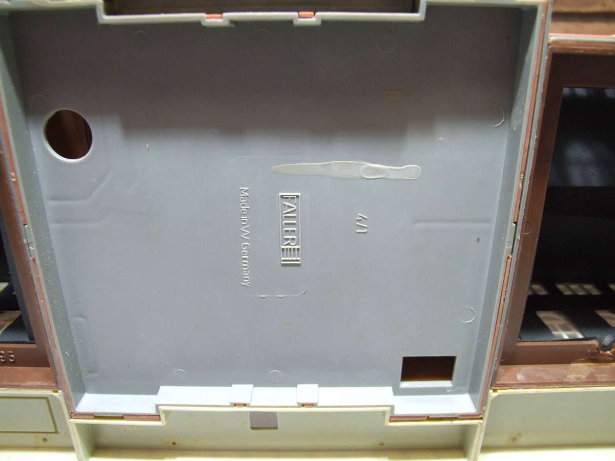 FALLER HO/OO:  On Auction is this Large(70cm) Plastic Station Building in Fair Used Condition.(W-GR)