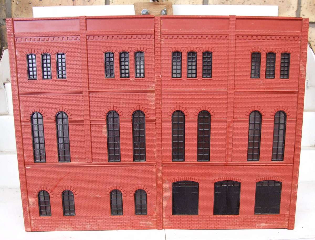 SCENERY HO/OO: On Auction is this (32x16x24cm)Multi-story City Building in Fair Used Condition.