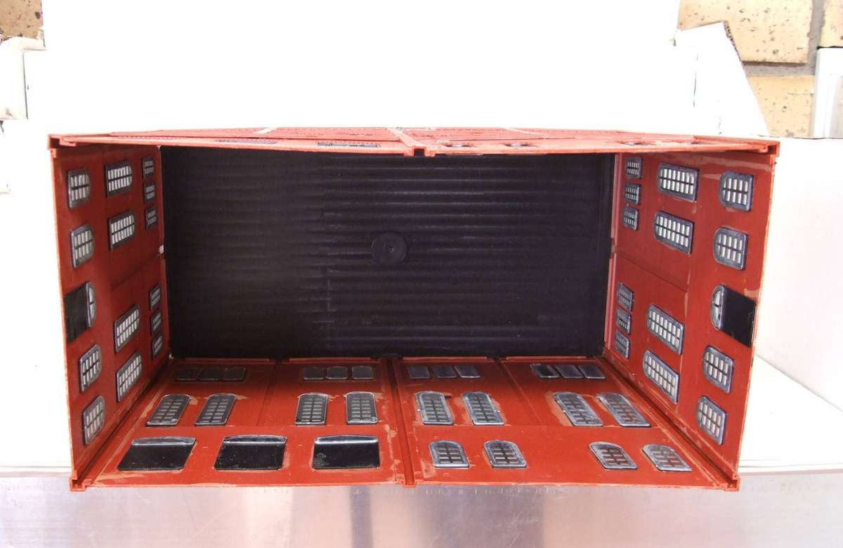 SCENERY HO/OO: On Auction is this (32x16x24cm)Multi-story City Building in Fair Used Condition.