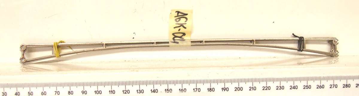 MARKLIN HO:  On Auction are these 24pc(18cm) Overhead Centenary Wires in Fair Used Condition.(GR)