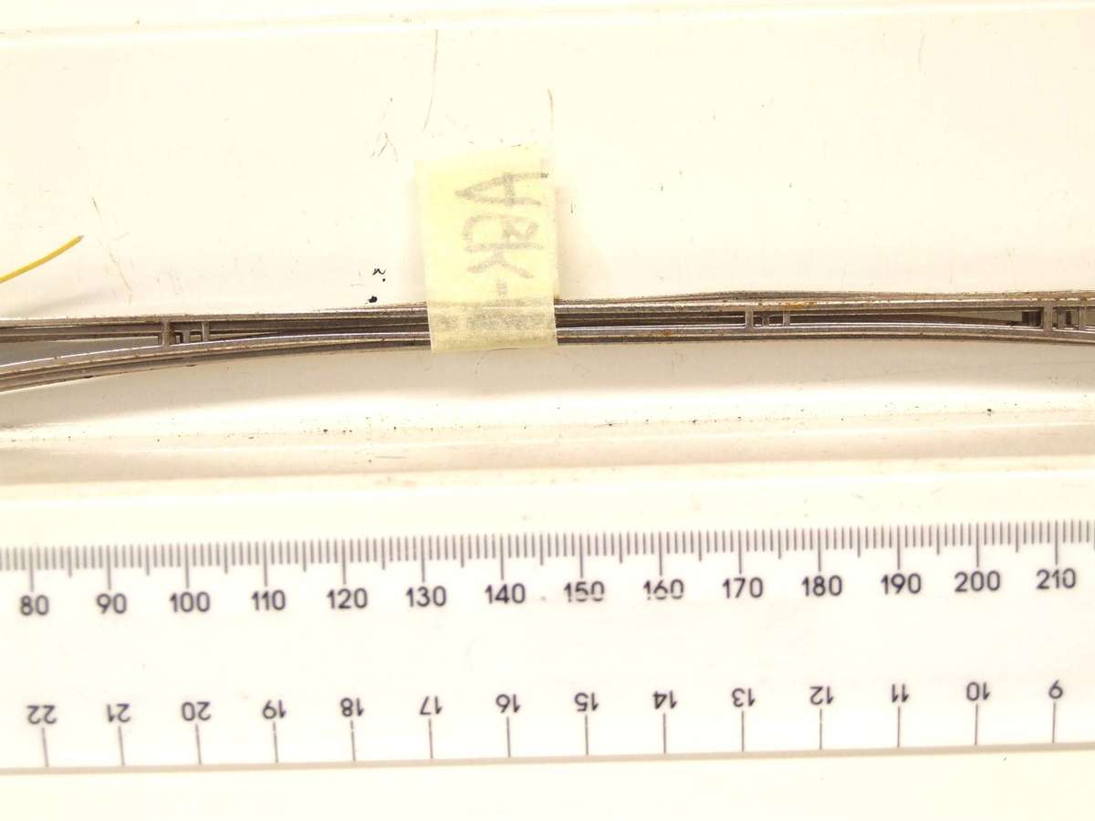 MARKLIN HO:  On Auction are these 24pc(18cm) Overhead Centenary Wires in Fair Used Condition.(GR)