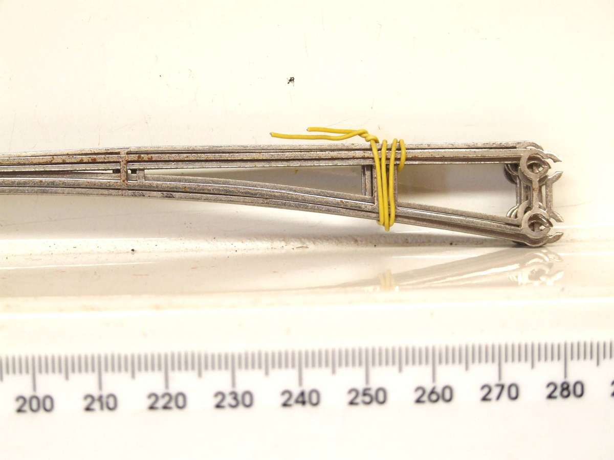 MARKLIN HO:  On Auction are these 10pc(18cm) Overhead Centenary Wires in Fair Used Condition.(GR)