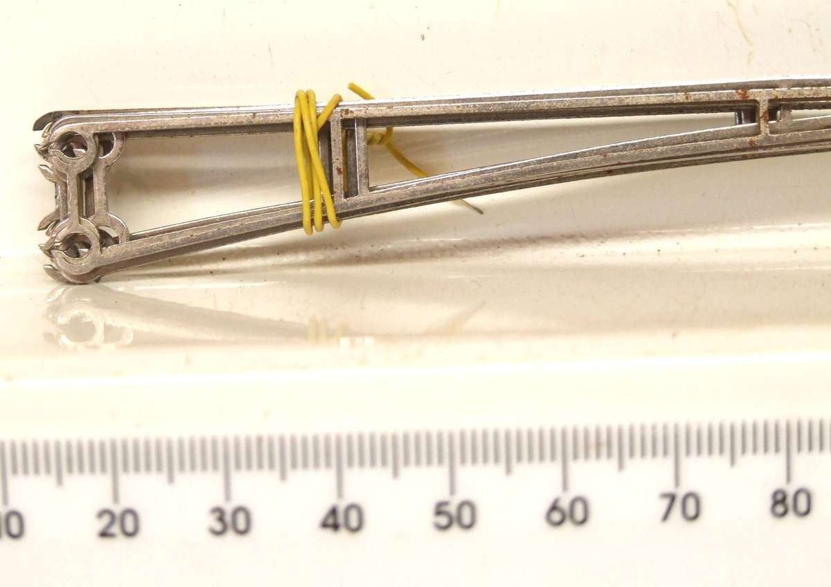 MARKLIN HO:  On Auction are these 10pc(18cm) Overhead Centenary Wires in Fair Used Condition.(GR)