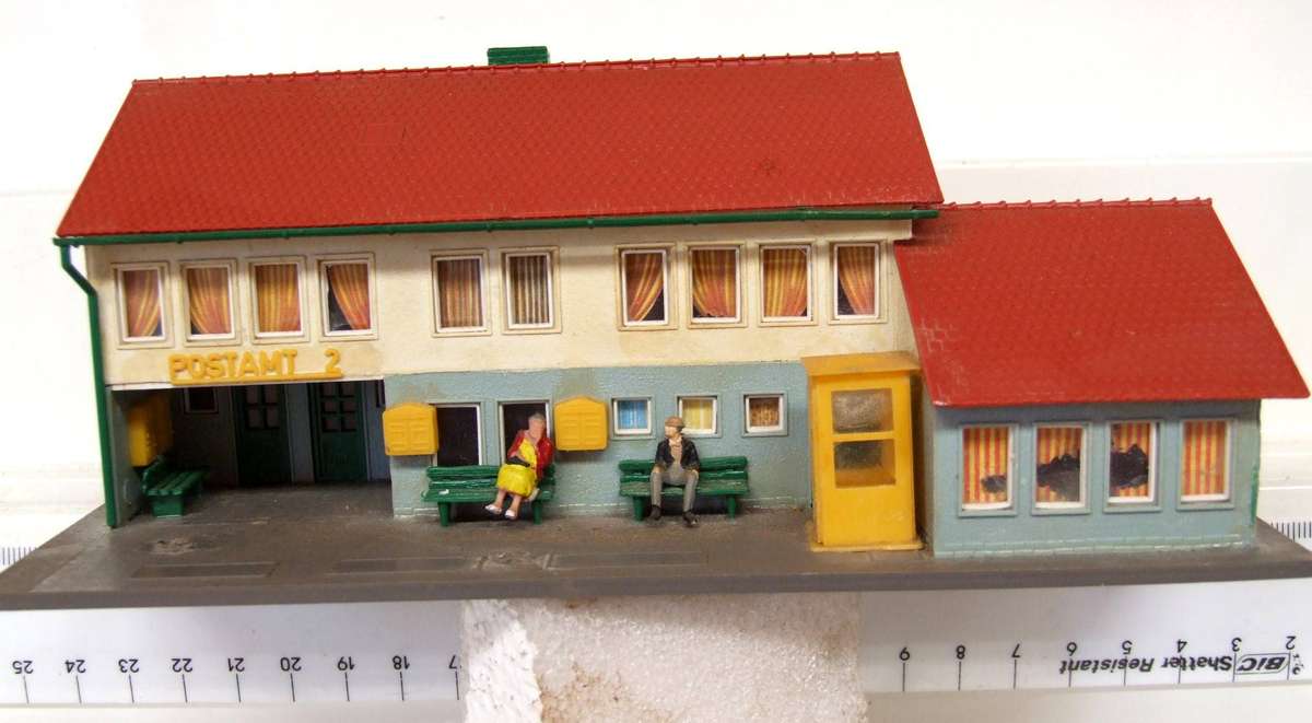 SCENERY HO/OO: On Auction is this Double Story Post Office Building in Fair Used Condition.