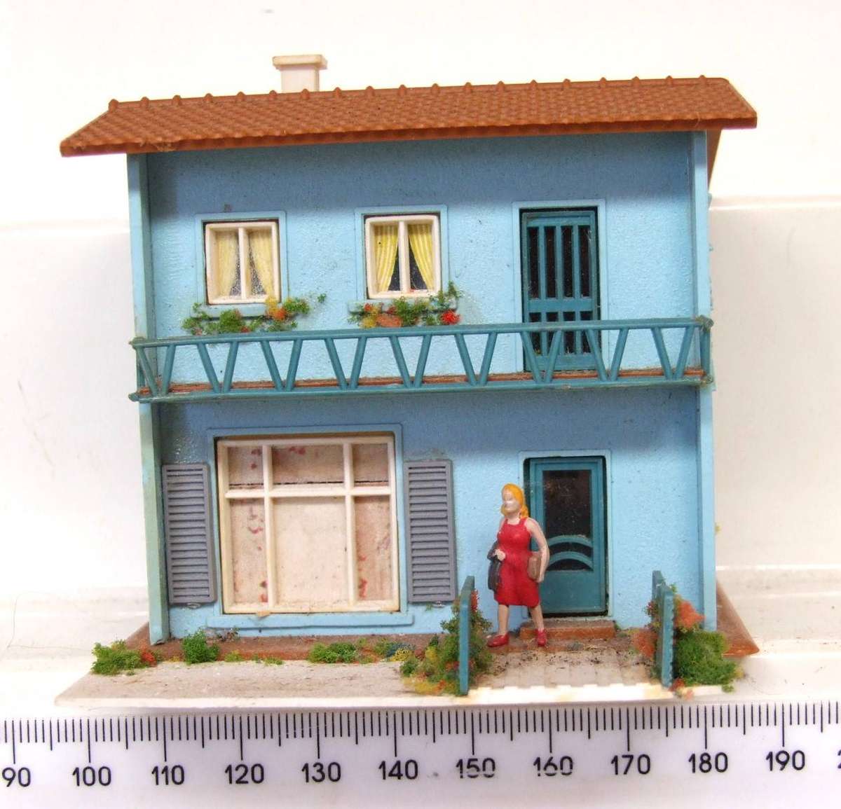 SCENERY HO/OO: On Auction is this Double Story House in Fair Used Condition.