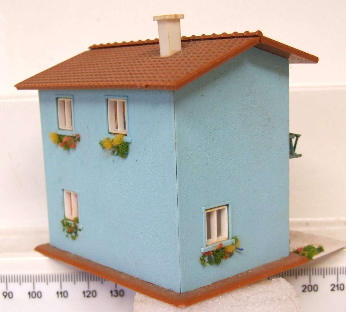 SCENERY HO/OO: On Auction is this Double Story House in Fair Used Condition.
