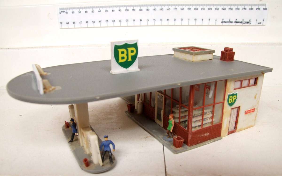 SCENERY HO/OO: On Auction is this VW Service Station Building in Fair Used Condition.