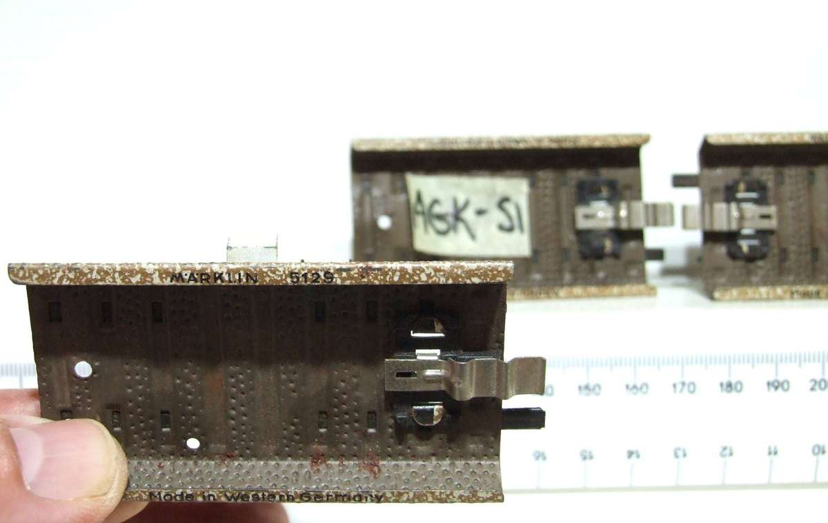 MARKLIN HO:  3pc Vintage M-Track Railway Buffers Stops in Good Un-Boxed Condition (GR)
