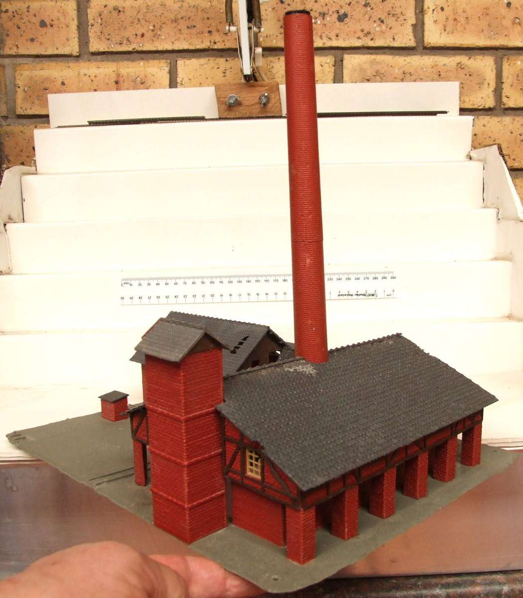 TYCO KIT HO: On Auction is this Redundant Factory with 30cm High Chimney in Fair Used Condition.