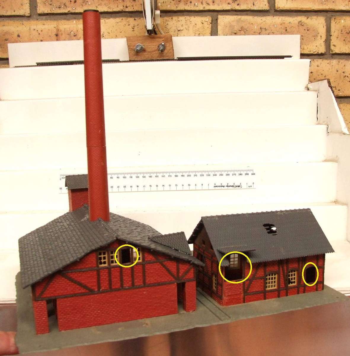 TYCO KIT HO: On Auction is this Redundant Factory with 30cm High Chimney in Fair Used Condition.