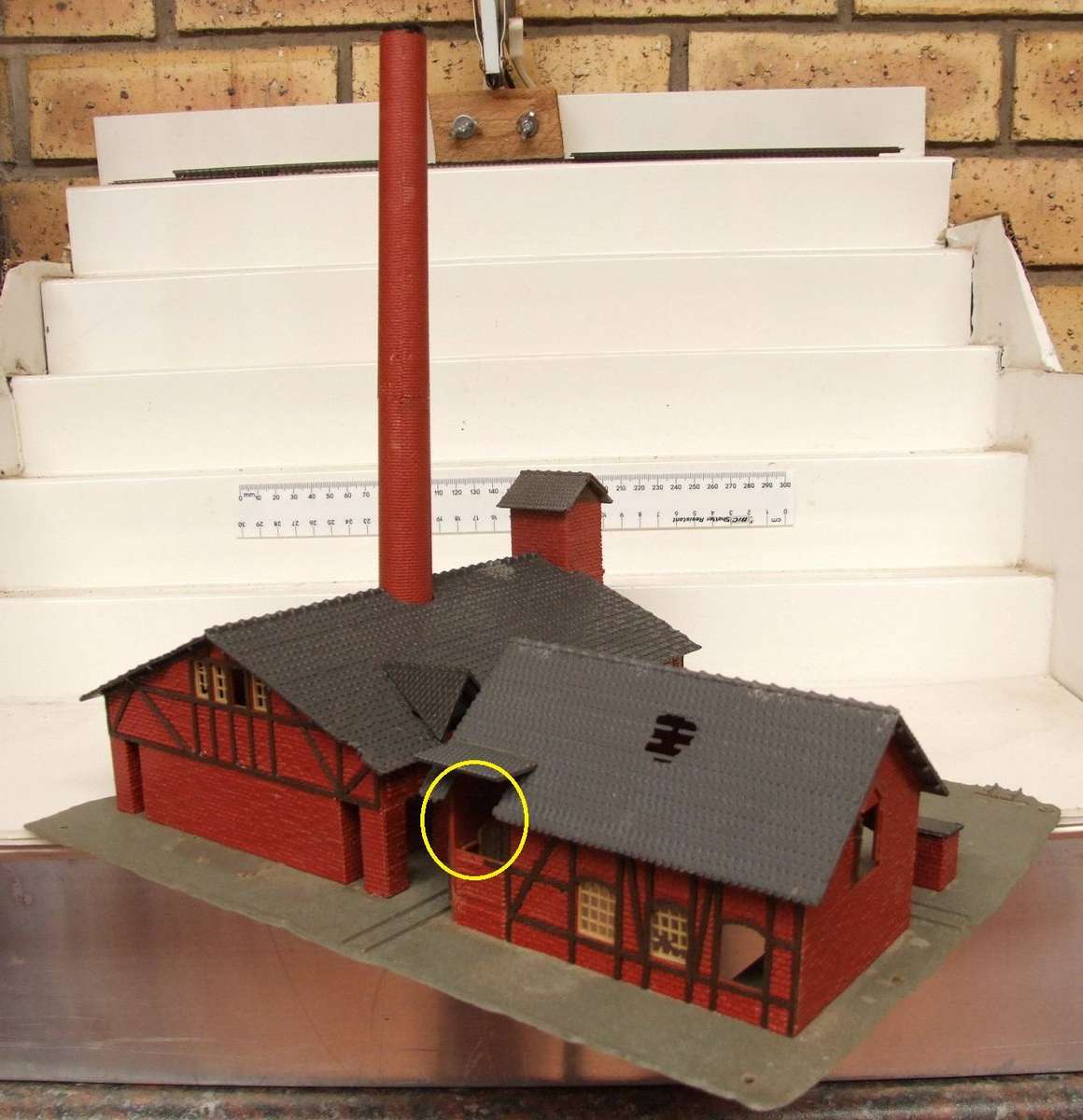 TYCO KIT HO: On Auction is this Redundant Factory with 30cm High Chimney in Fair Used Condition.