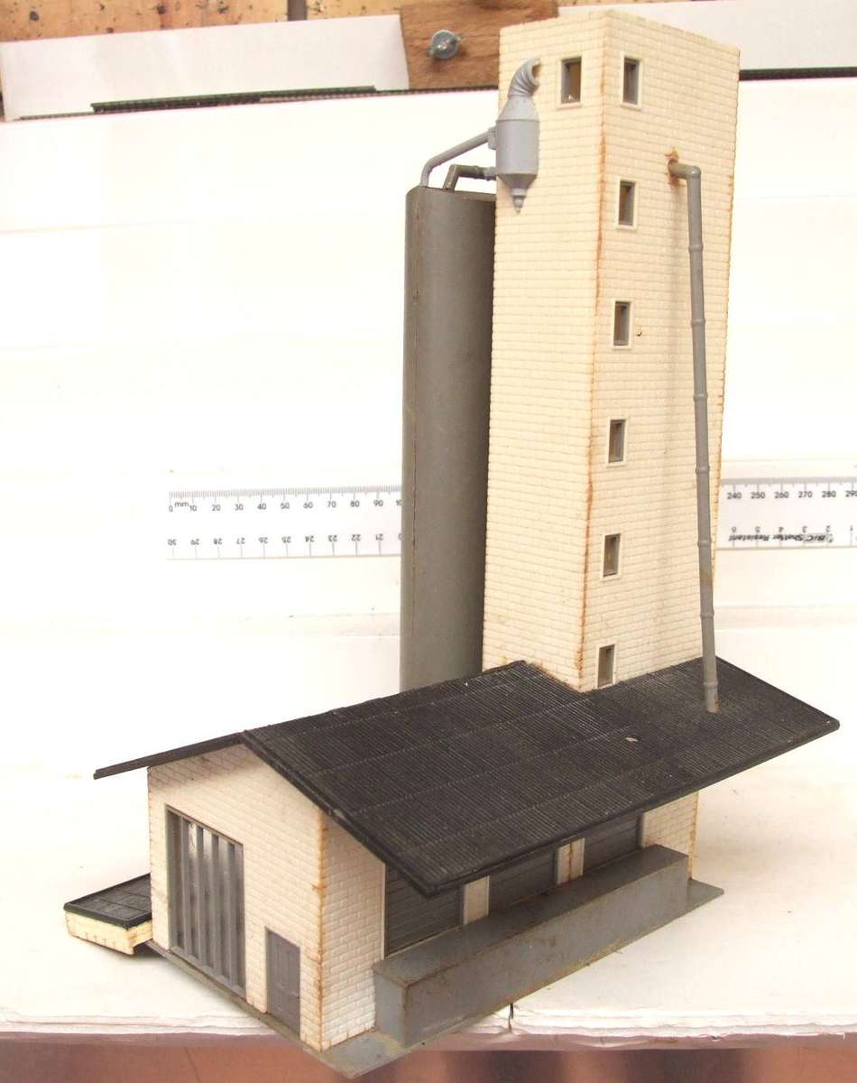 SCENERY HO/OO: On Auction is this (25cm High) Grain Silo Building in Fair Used Condition.