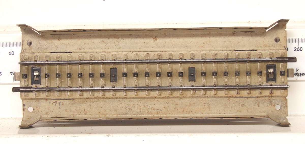 MARKLIN-M HO: 3-Rail Upside Down Truss Bridge in Fair Used un-boxed condition.(W-GR)