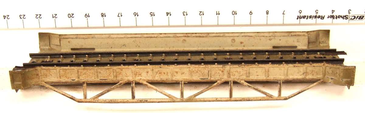 MARKLIN-M HO: 3-Rail Upside Down Truss Bridge in Fair Used un-boxed condition.(W-GR)