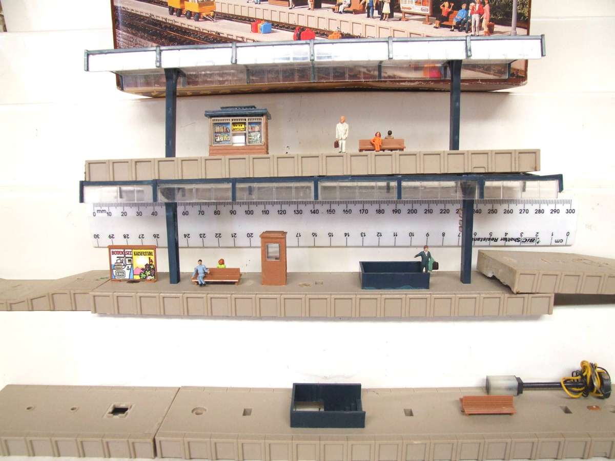 VOLLMER HO: On Auction is this Station Platform in Fair Used and Boxed Condition.