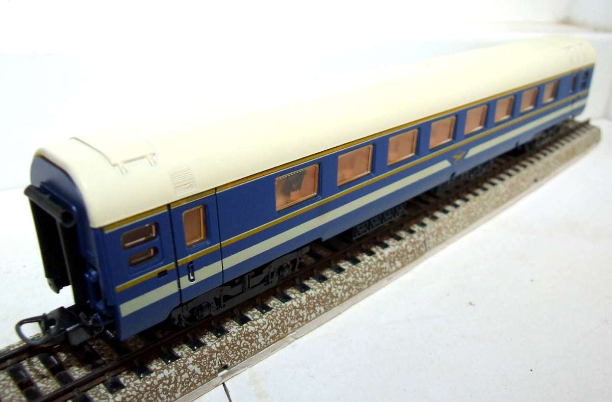 LIMA HO: SAR Blue Train Passenger Coach in Very Good Un-Boxed condition(Italy)