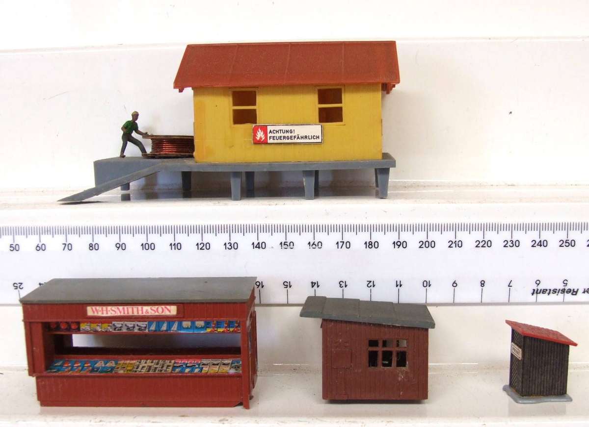 SCENERY HO/OO:  On Auction are these Small Plastic Trackside Buildings in Fair Used Condition.
