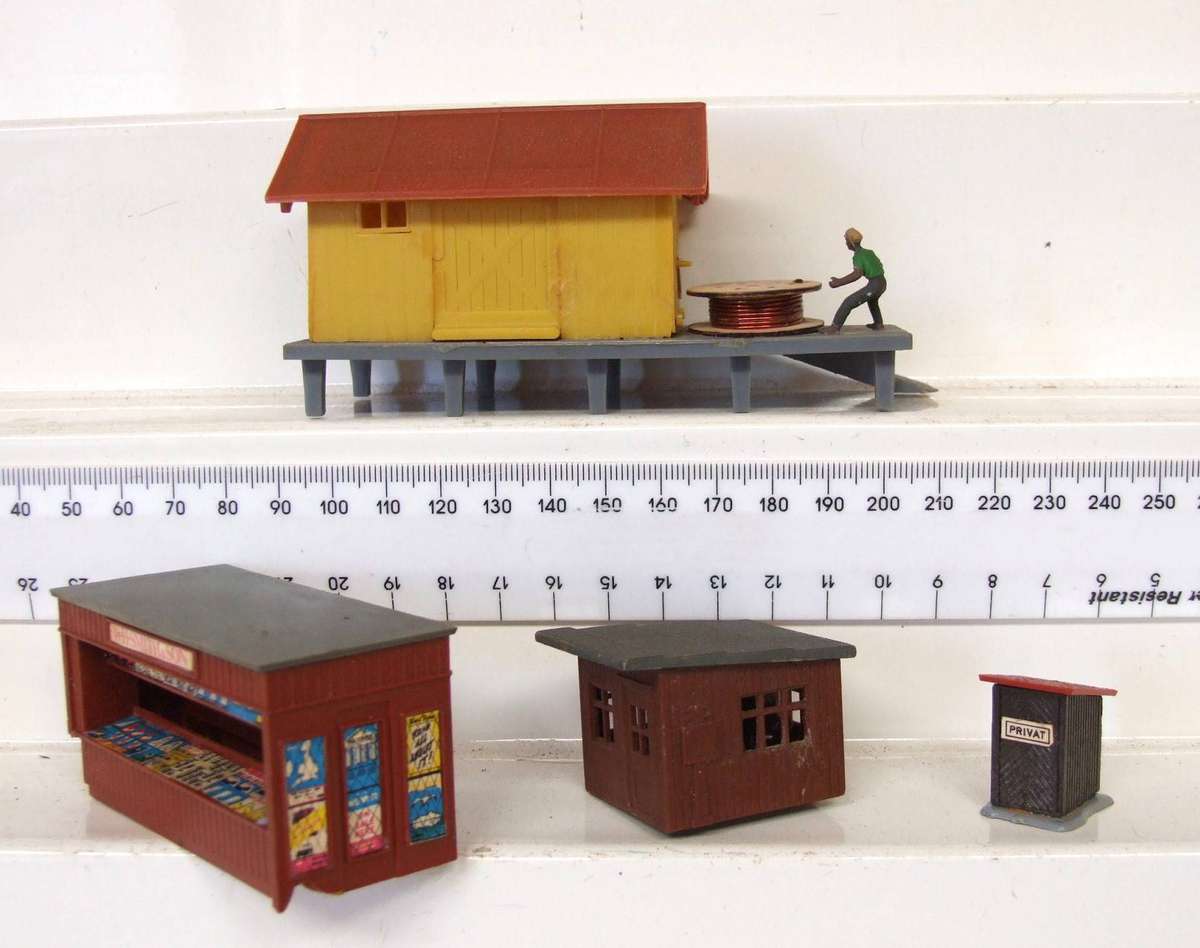 SCENERY HO/OO:  On Auction are these Small Plastic Trackside Buildings in Fair Used Condition.