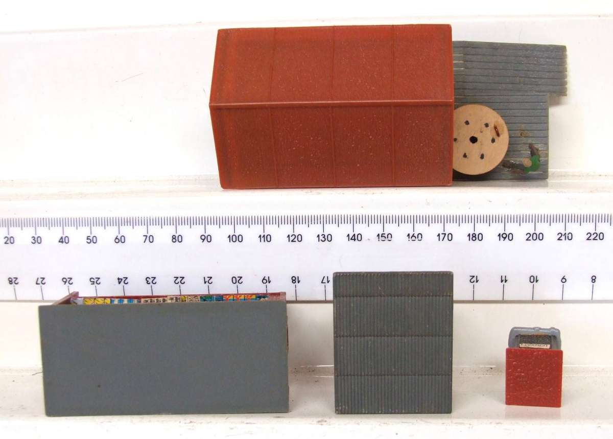 SCENERY HO/OO:  On Auction are these Small Plastic Trackside Buildings in Fair Used Condition.