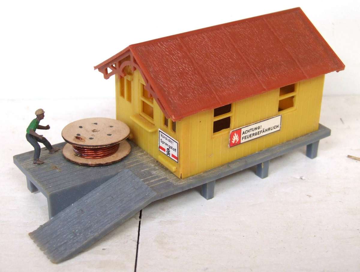 SCENERY HO/OO:  On Auction are these Small Plastic Trackside Buildings in Fair Used Condition.